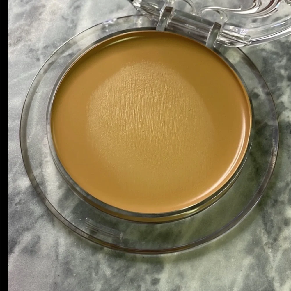 Kat Von D‎ KVD Good Apple Foundation Tan 057